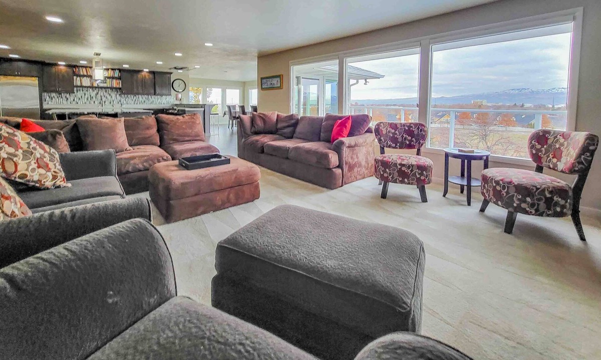 Franklin - Randolph House | Entertainers Dream w/Private Pool & Theater Room!