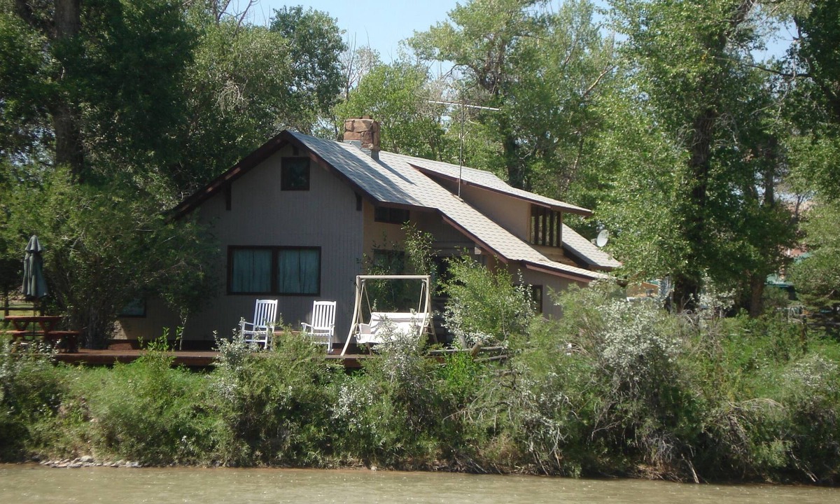 Dubois Cabin | Especially for 4 June to 9 and 14 June to 30 if booked by 30 April 2019