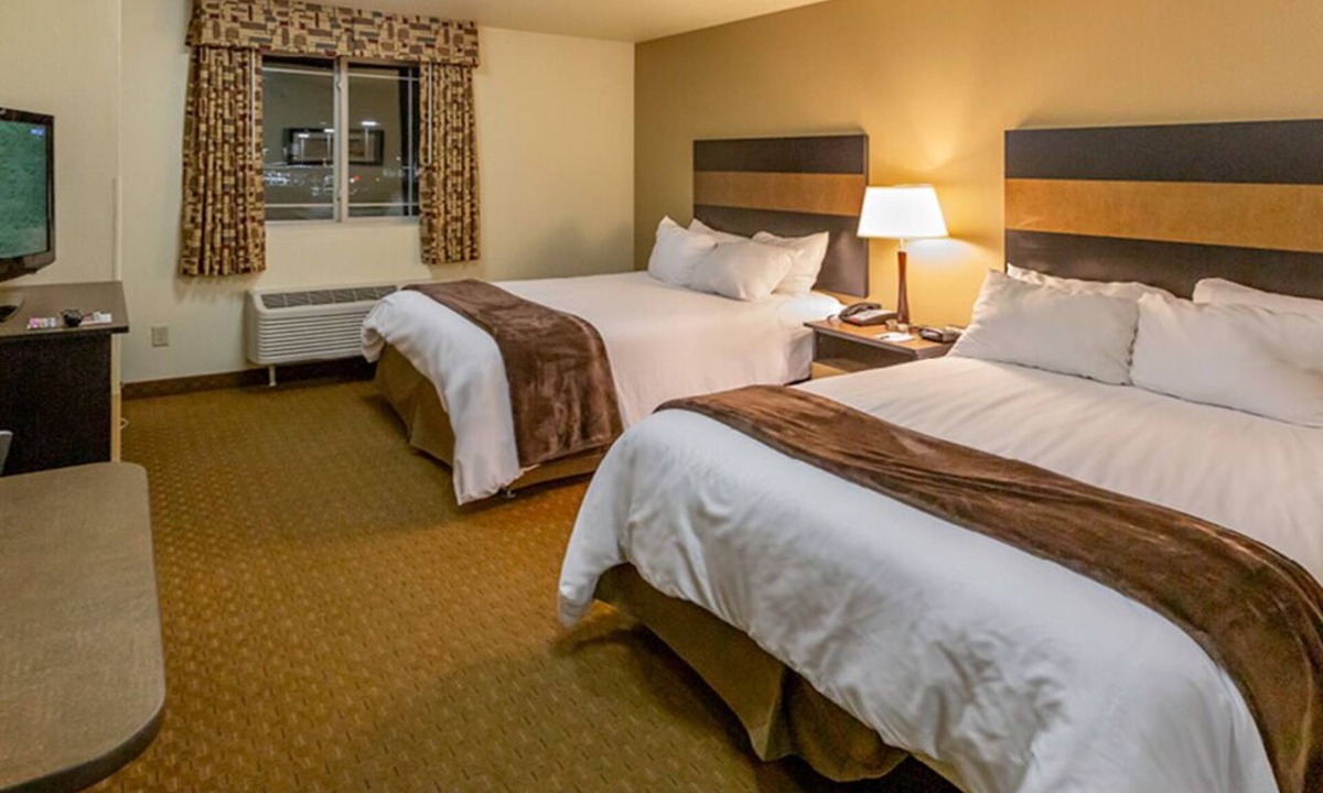Dickinson Hotel | Extra Space, Extra Fun – 2 Full Beds Suite Perfect for Families & Weekend Escape