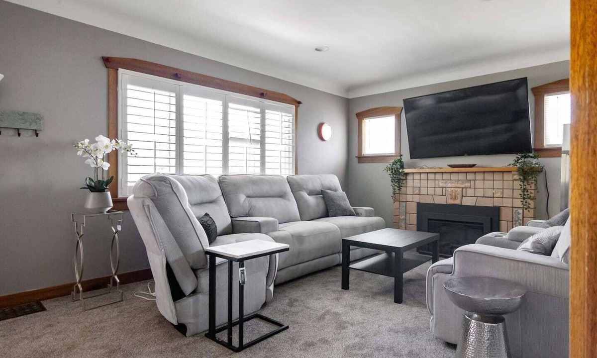Sugar House Apartment | Fabulous Sugarhouse Apartment | 2BD 1 BA + W/D