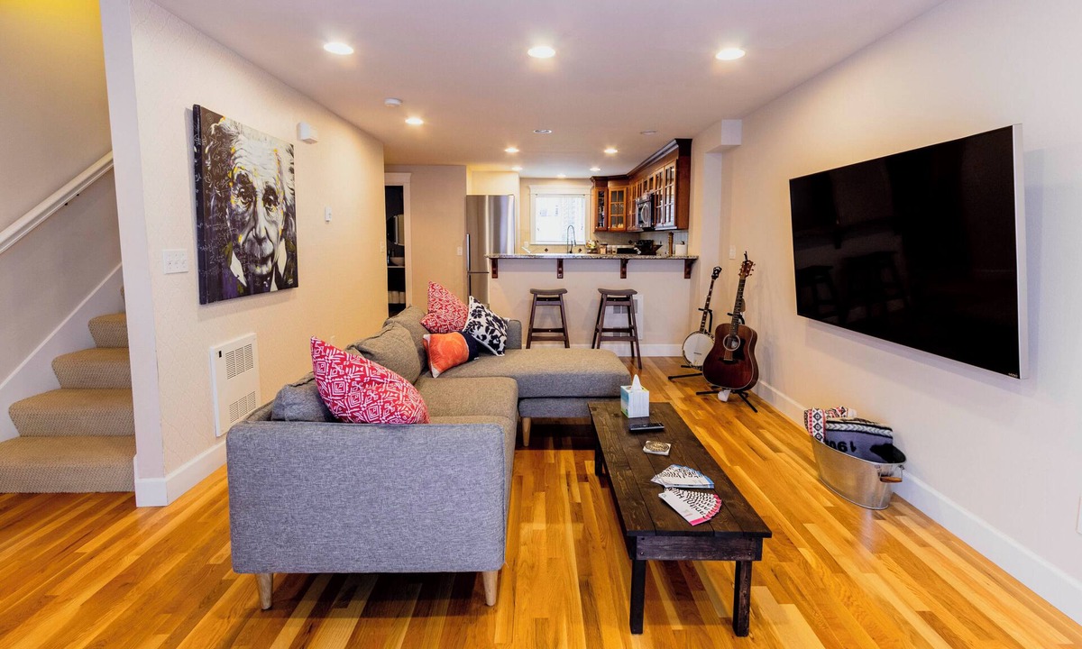 East Queen Anne House | Fantastic 3-bed townhome with A/C near downtown