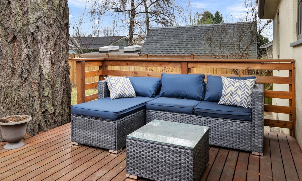 Woodstock House | Fantastic Eastmoreland Gem, Pet Friendly, Close to Reed College, Hot Tub, 5 Miles to Portland