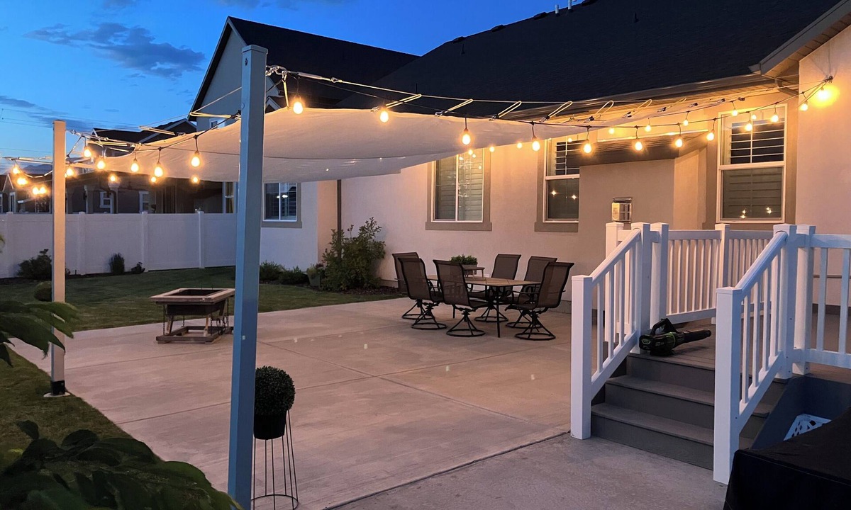 West Haven House | Farmhouse 4-bedroom 4-bath in West Haven