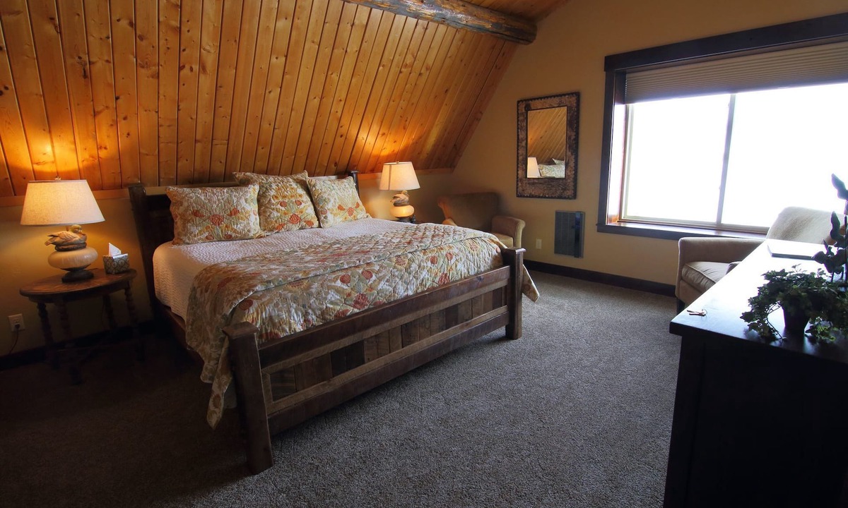 Victor Bed & Breakfast | Fin and Feather Inn