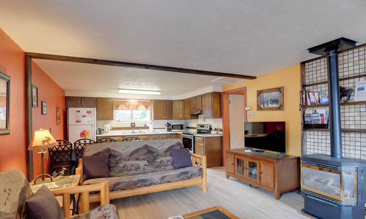West Yellowstone House | Gateway to Yellowstone! Cabin < 1 Mi to Nat'l Park