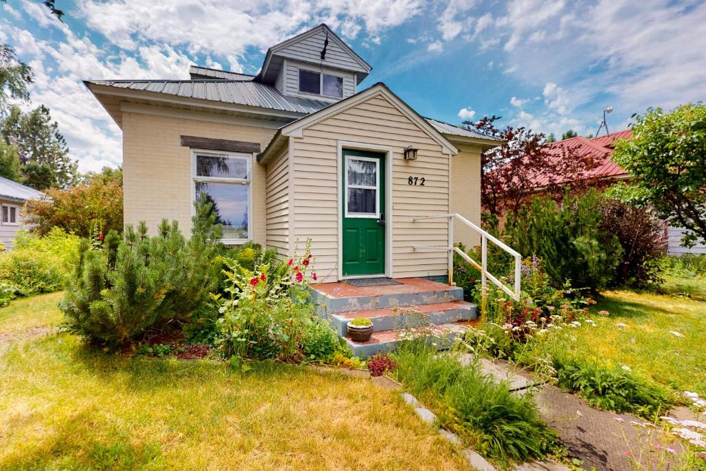 Ashton House | Gateway to Yellowstone & Tetons! Mtn-View Retreat