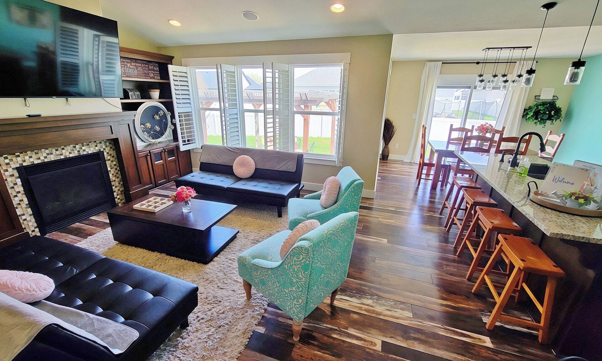 Ammon House | Gathering in the Grove l Pet Friendly Estate l Fenced Yard·Pickleball·Sleeps 20+