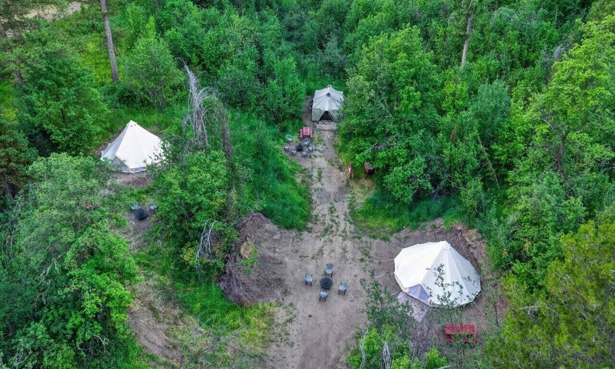 Swan Valley RV Rental | Glamp Palazzo at Camp Little Lemhi