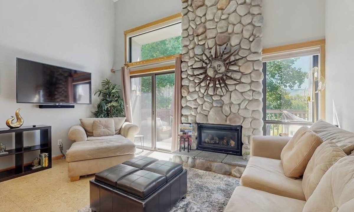 Elkhorn Village Condo | Golf Course Condo - dog friendly w/community pool, hot tub & tennis courts