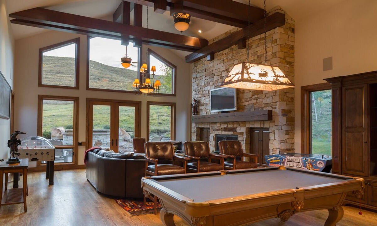 Elkhorn Village House | Gorgeous Mountain Escape with WIFI, Game Room, Fire Pit, and 360 Degree Views