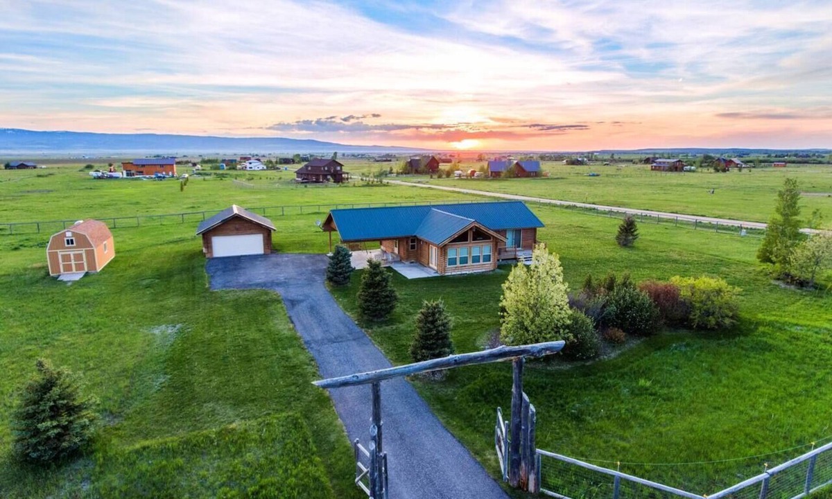 Driggs Cabin | Gorgeous Saddlehorn Cabin - Amazing Teton Views