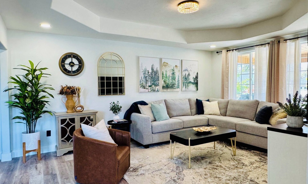 Idaho Falls House | Gorgeous two-bed suite + bonus media room and sleeping loft in updated duplex