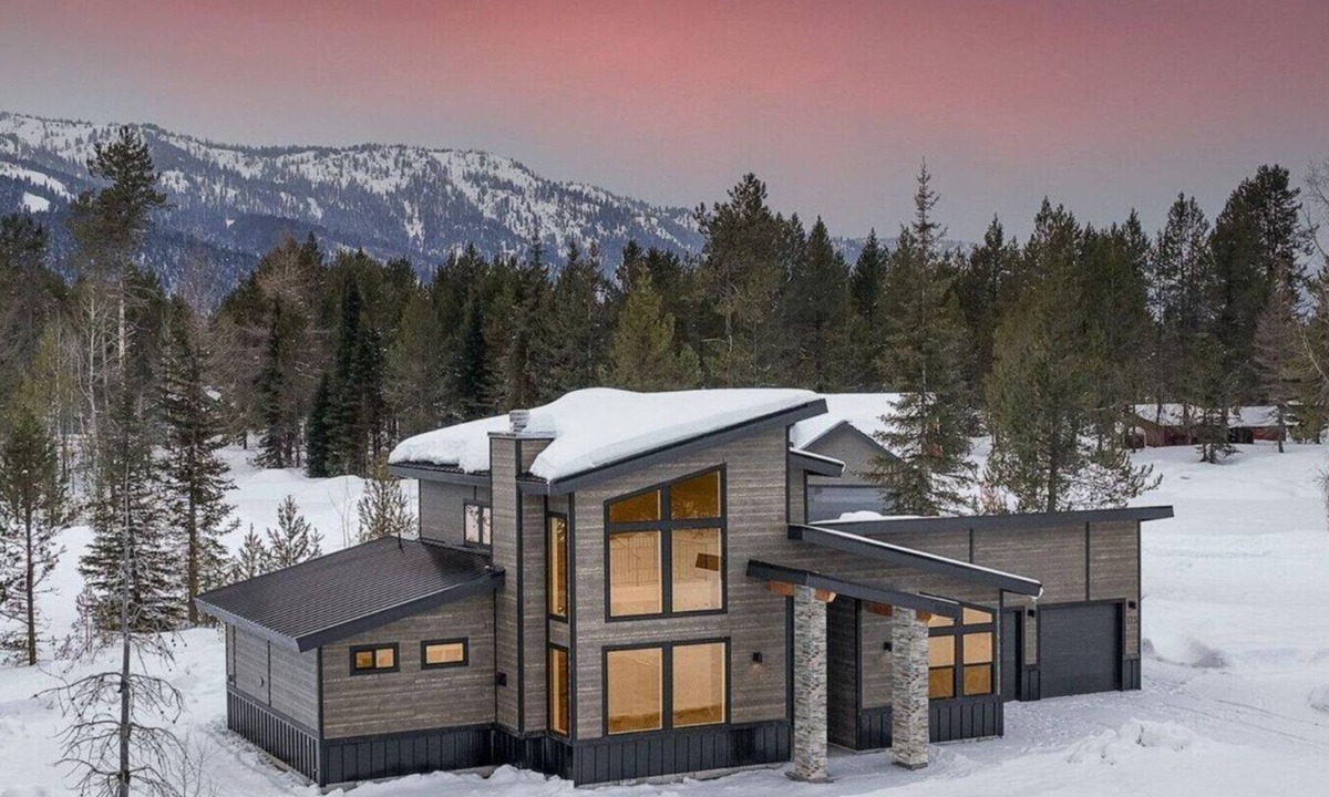 Tamarack Resort Cabin | Gorgeous views-Pet friendly-Modern Home