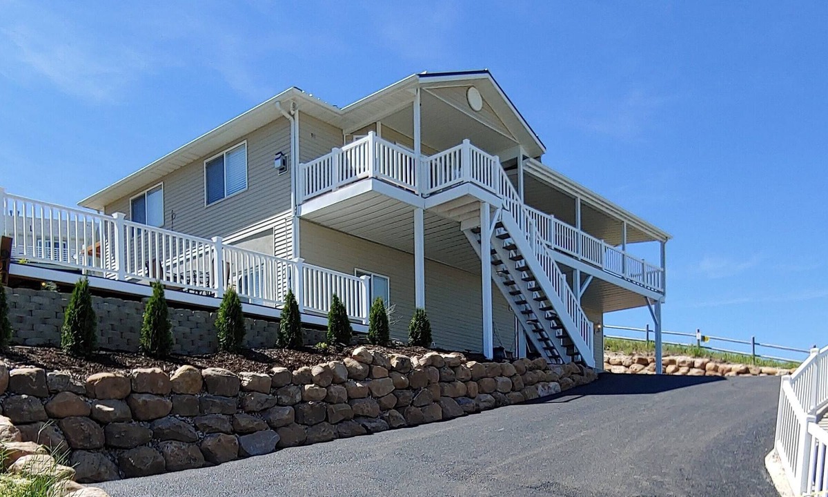 Harbor Village House | Grand views and great family times await.