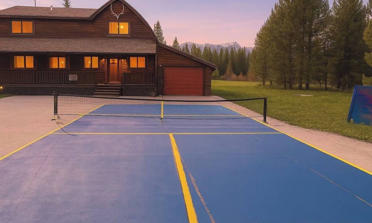 Lazy Acres Cabin | Grant's Lodge+Hotub+Pickleball+AC+8min2Yellowstone