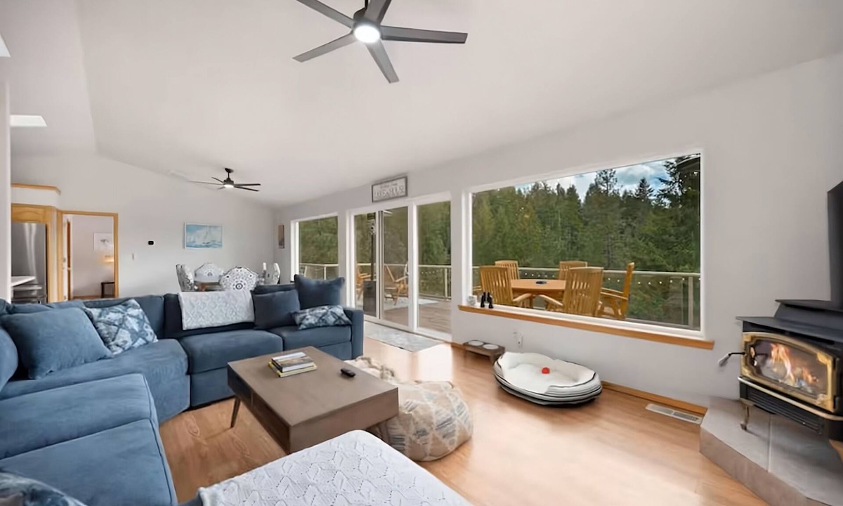 Hayden Lake House | Hayden Lake Retreat with Hot Tub, Boat Slip & Views