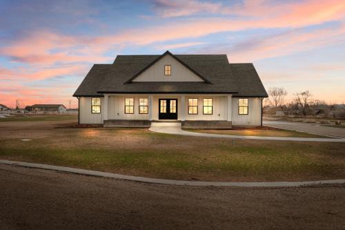 Bingham County House | Hidden Treasure Retreat withHot Tub & River Access home