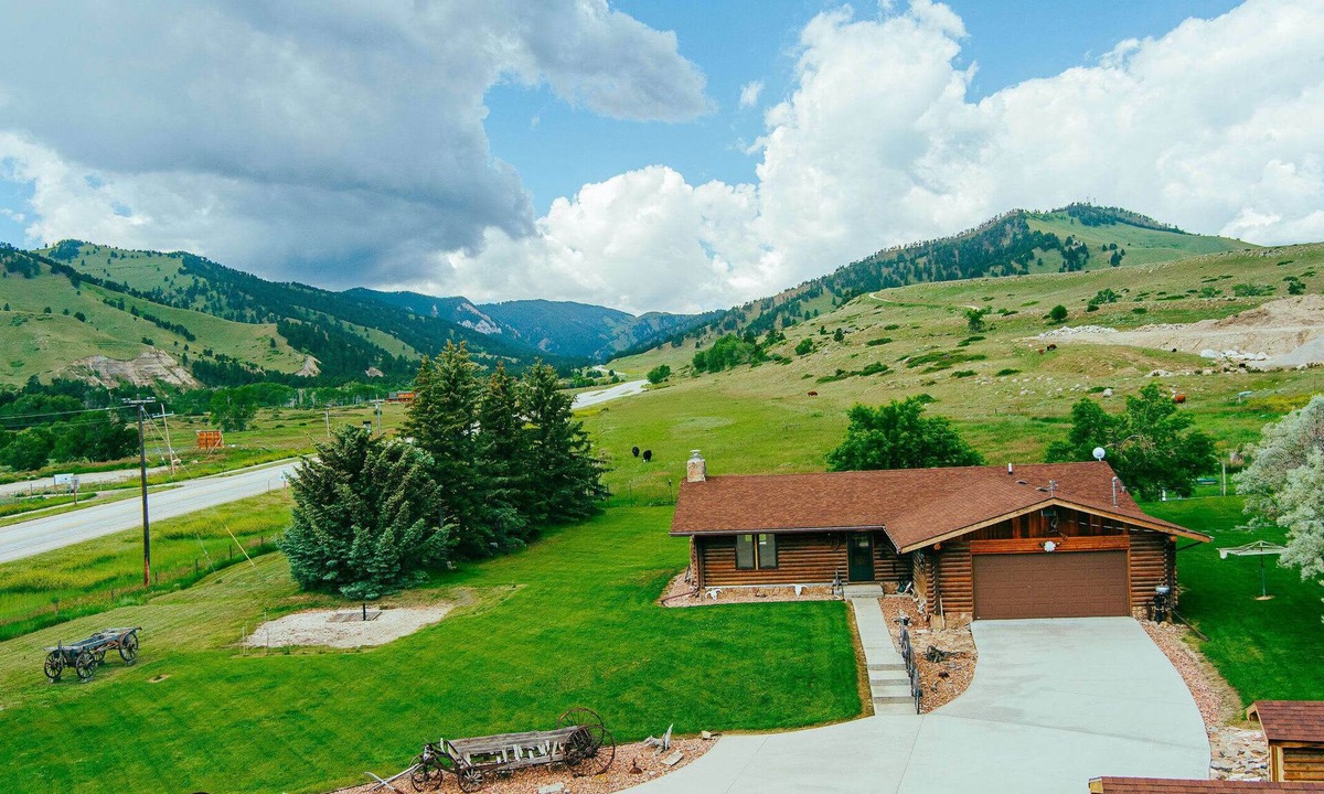 Buffalo House | Hideaway Cabin — Mountain Views, Fire Pit, Buffalo WY