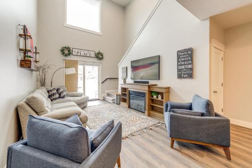 Swan Valley House | Hike, Fish & Ski! Bright Swan Valley Townhome