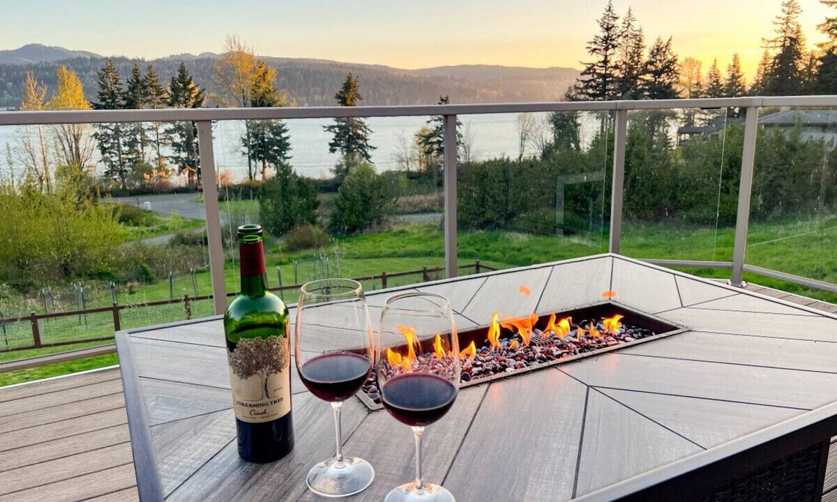 Bellingham House | Hilltop Home on Lake Whatcom | Views, Beach Access & Space for Ten