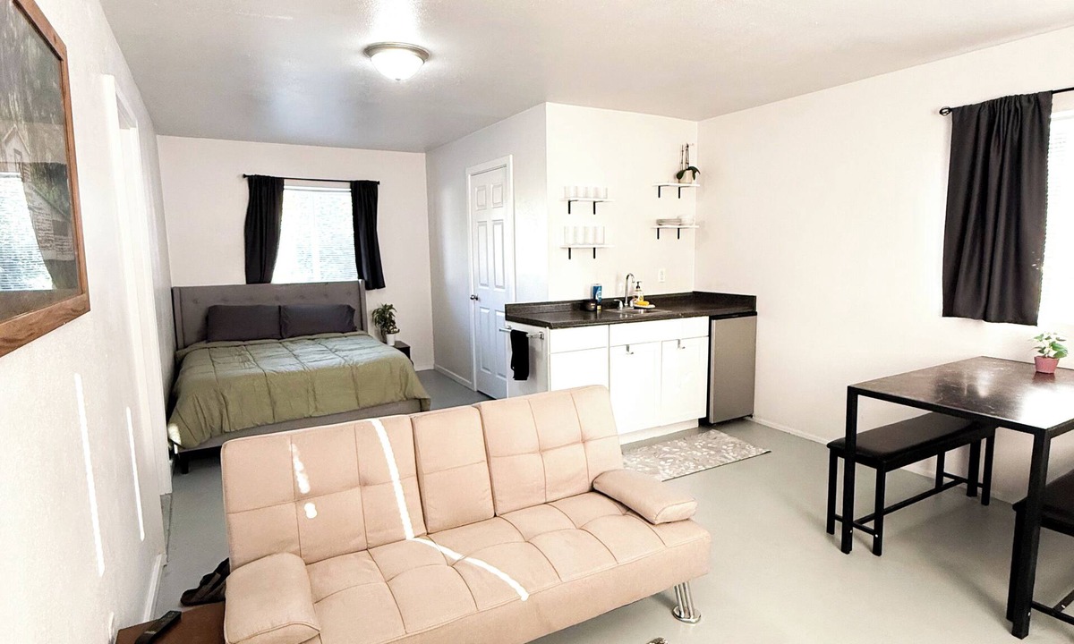 Ferndale Apartment | Hobby Farm Hideaway: Quiet, Private Guest Suite with Yard in Ferndale, WA