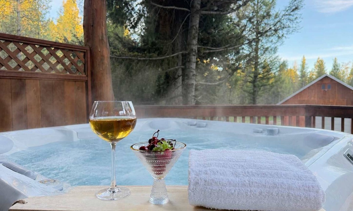 Island Park Cabin | Hot Tub | Fire Pit | YellowstoneNP | Fishing-Boating