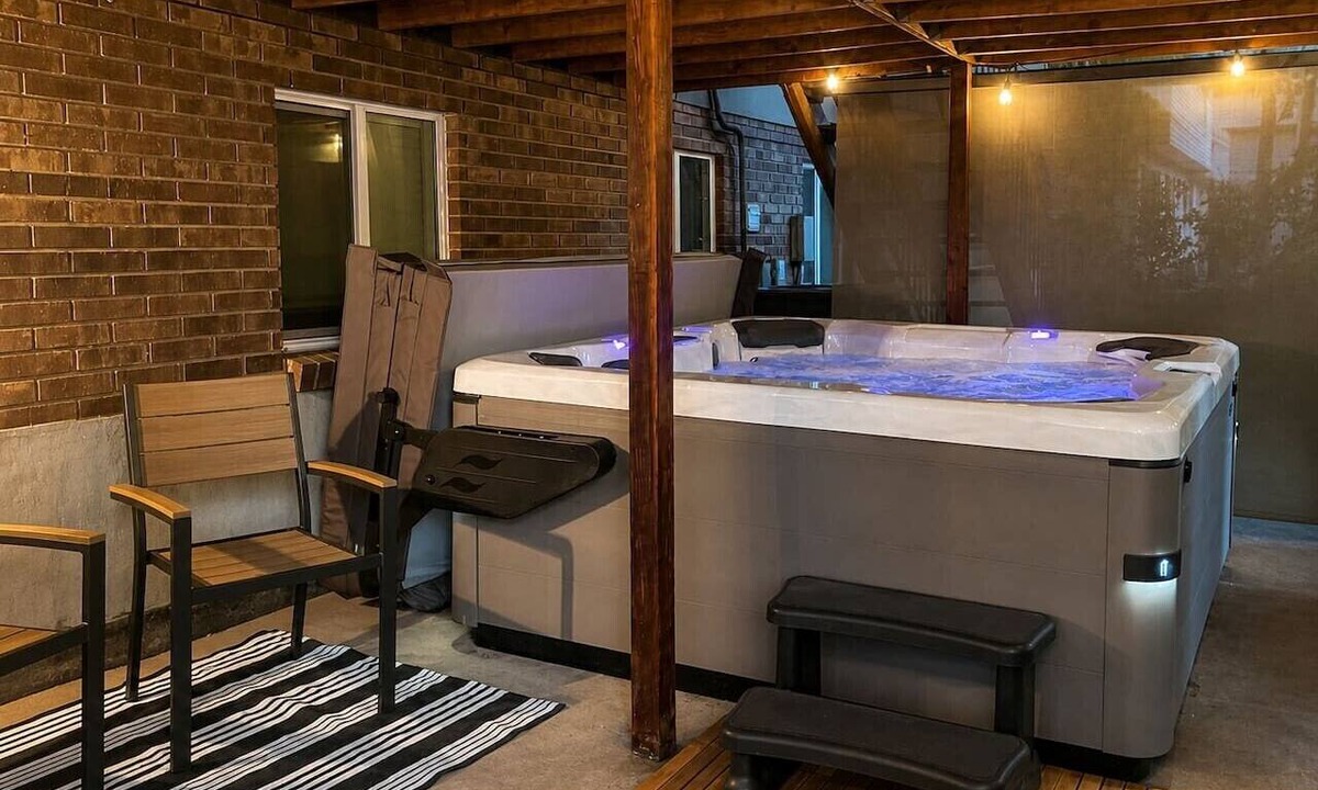 Centerville House | Hot Tub+Game Room, 8 Ski resorts + SLC | Sleeps 14