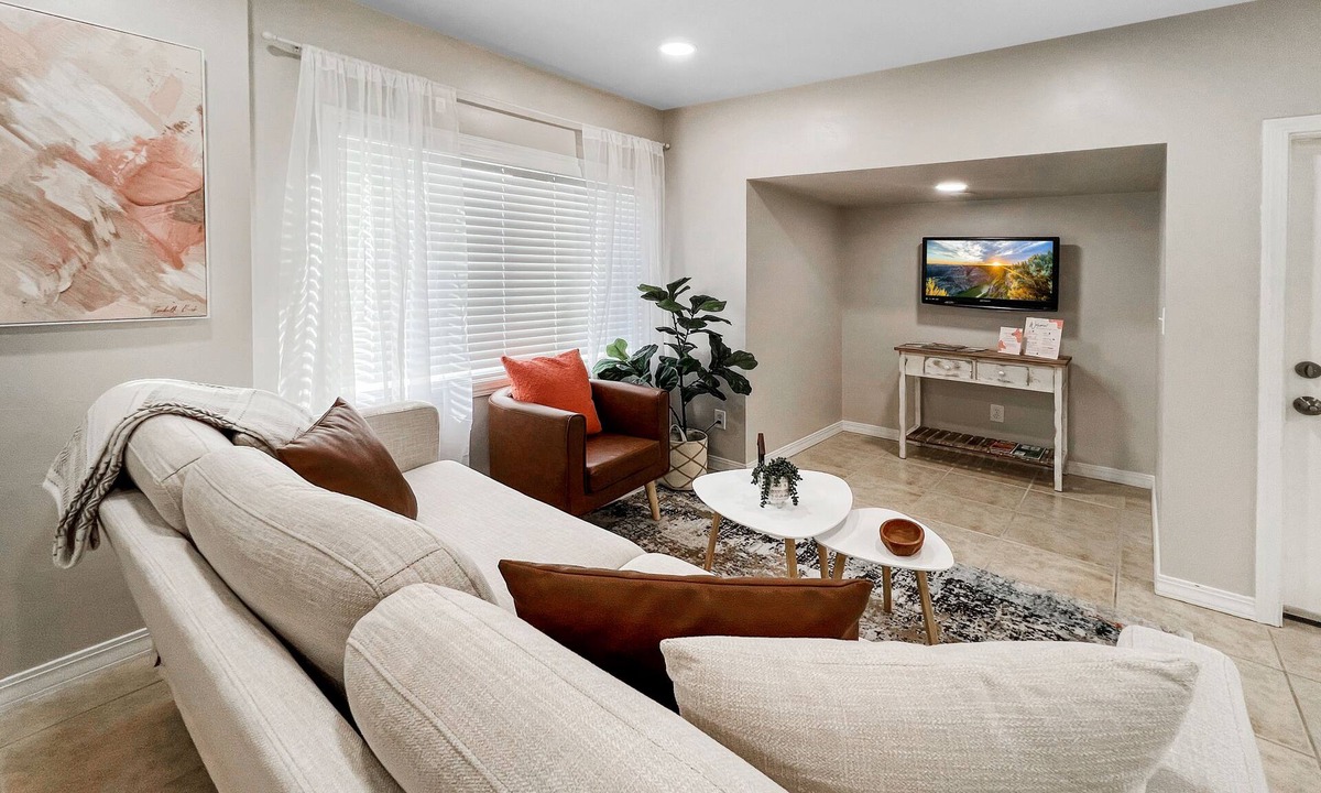 Jerome House | Idaho Adventure Cottage- Located in Jerome ID