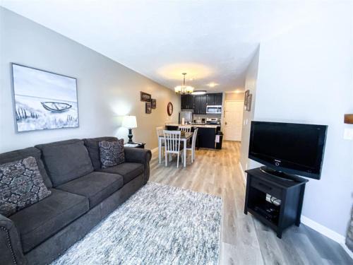 Harbor Village House | Inn Building Condo 212, gorgeous updated condo