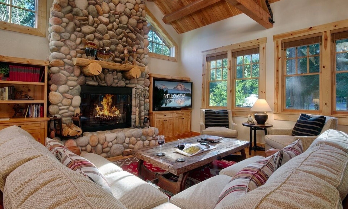 Granite Ridge House | JHRL - Elegant and Western 4-bedroom Homestead - Private hot tub in the woods