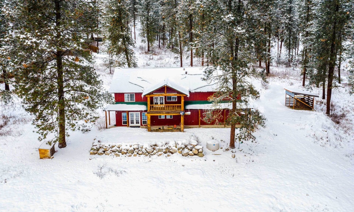 Kettle Falls House | Kettle Falls Home w/River Valley Mtn Views!