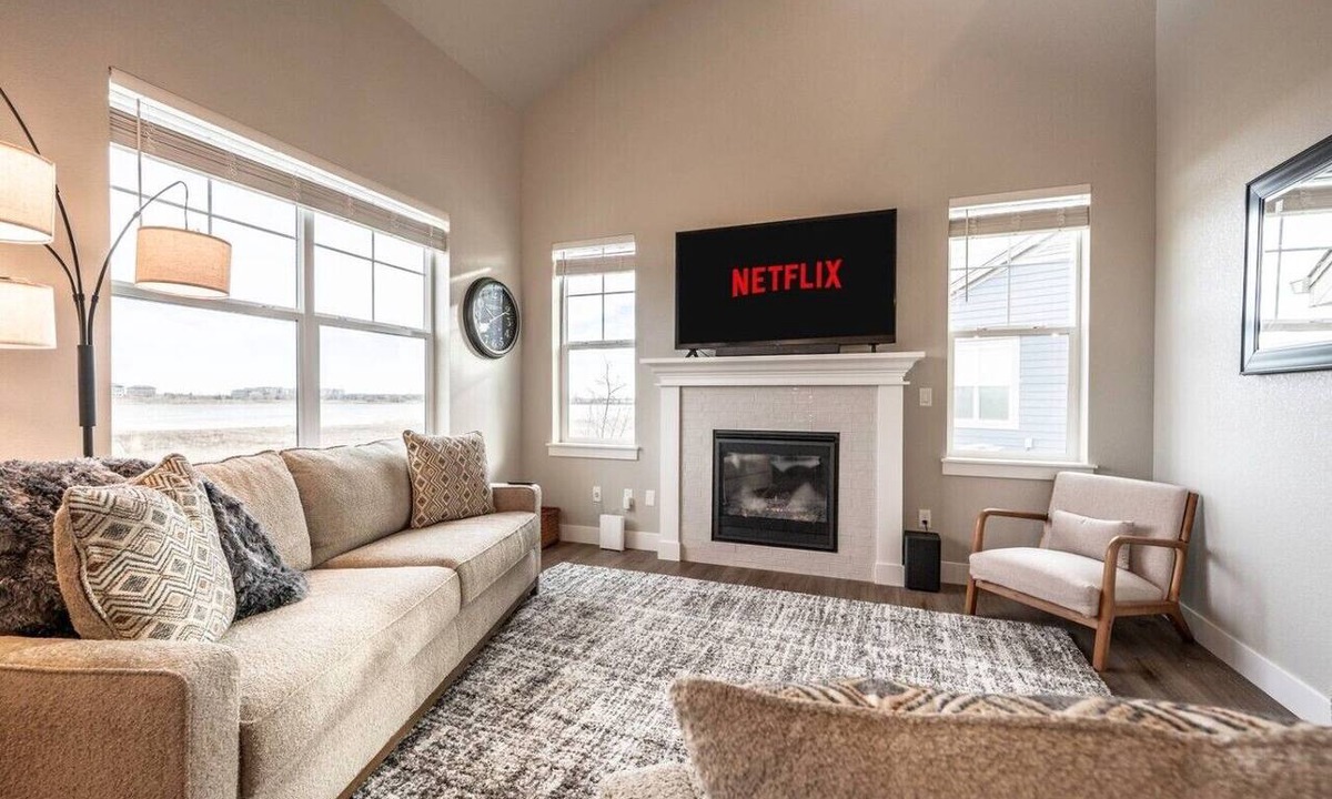 Centerra House | Lake Front| Perfect MidTerm|Family Friendly Luxury