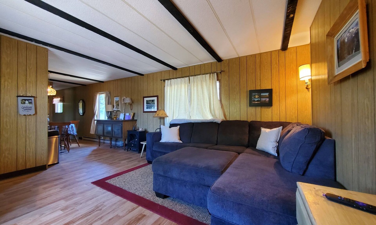 Seeley Lake House | Lake side Trailer home with WiFi in Seeley Lake & Shared Dock Access!