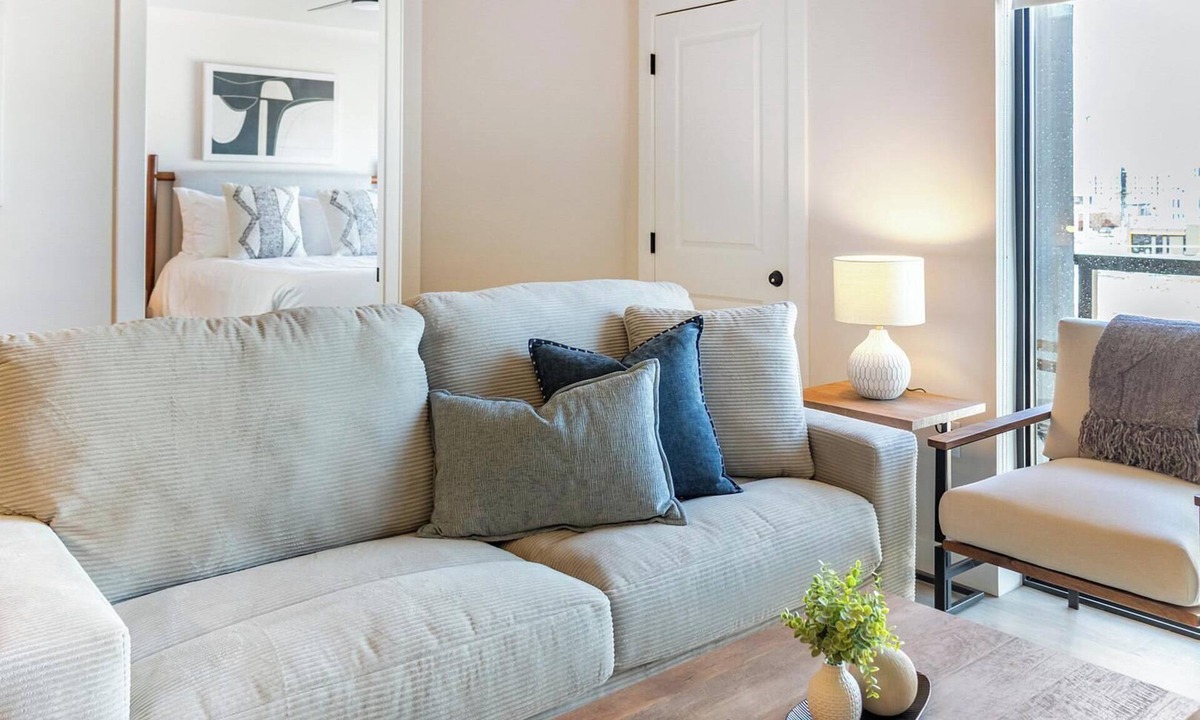 People's Freeway Apartment | Landing | Incredible 1BD, Pool, Clubhouse