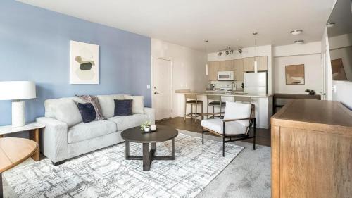 Smokey Point Apartment | Landing Modern 1BD Clubhouse Gym