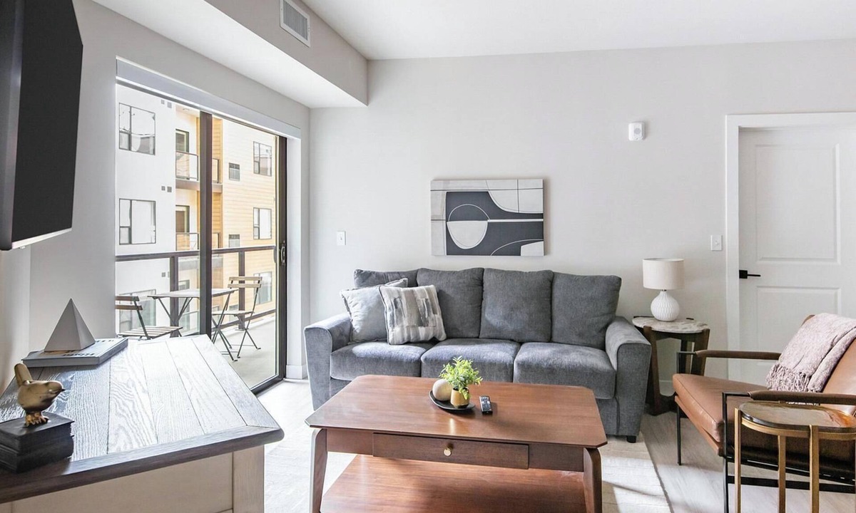 People's Freeway Apartment | Landing | Stylish 2BD, Clubhouse, Gym