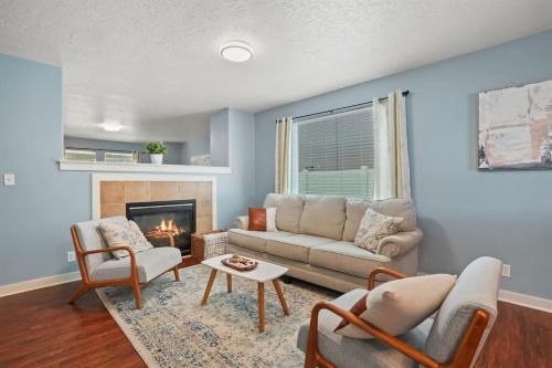 Nampa House | Large Nampa Gathering! Basketball courts Community