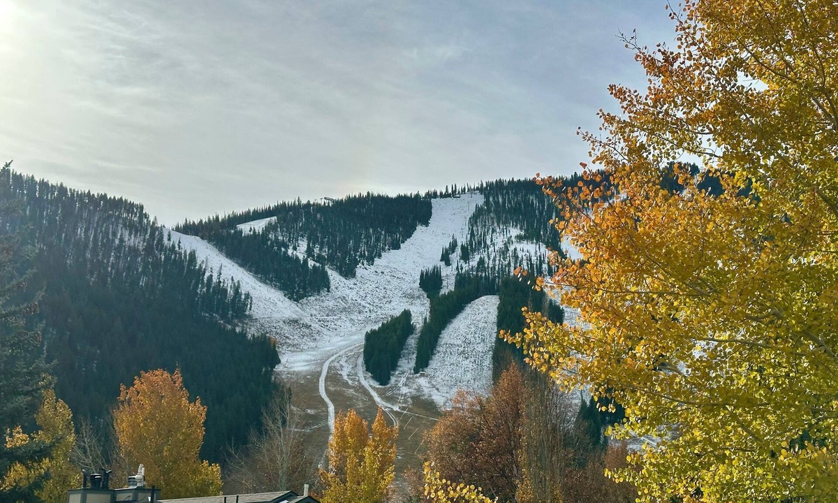 Warm Springs House | Large Warm Springs Oasis, 5 BR/5 BA. 10 Beds! Sauna and Hot Tub