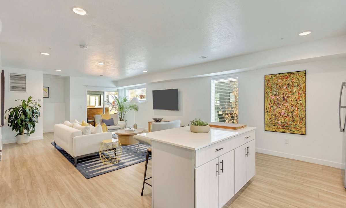 Downtown Salt Lake City House | LCF - Downtown SLC Townhome - 2 King Suites - Sofa Bed - 2.5BA - 2-Car Garage