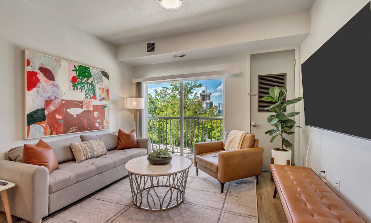 Downtown Salt Lake City House | LCF - Downtown SLC - King + Sleeper - Gym - Sleeps 4 - Garage