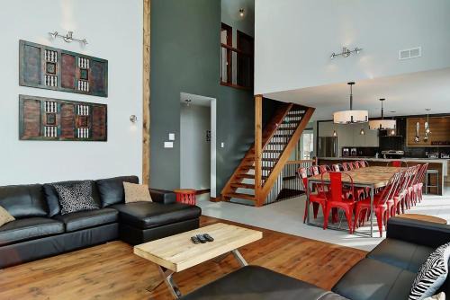 Stoneham Ski Chalet | Le Sto Shack 25 Chemin Blanc by Les Chalets Alpins