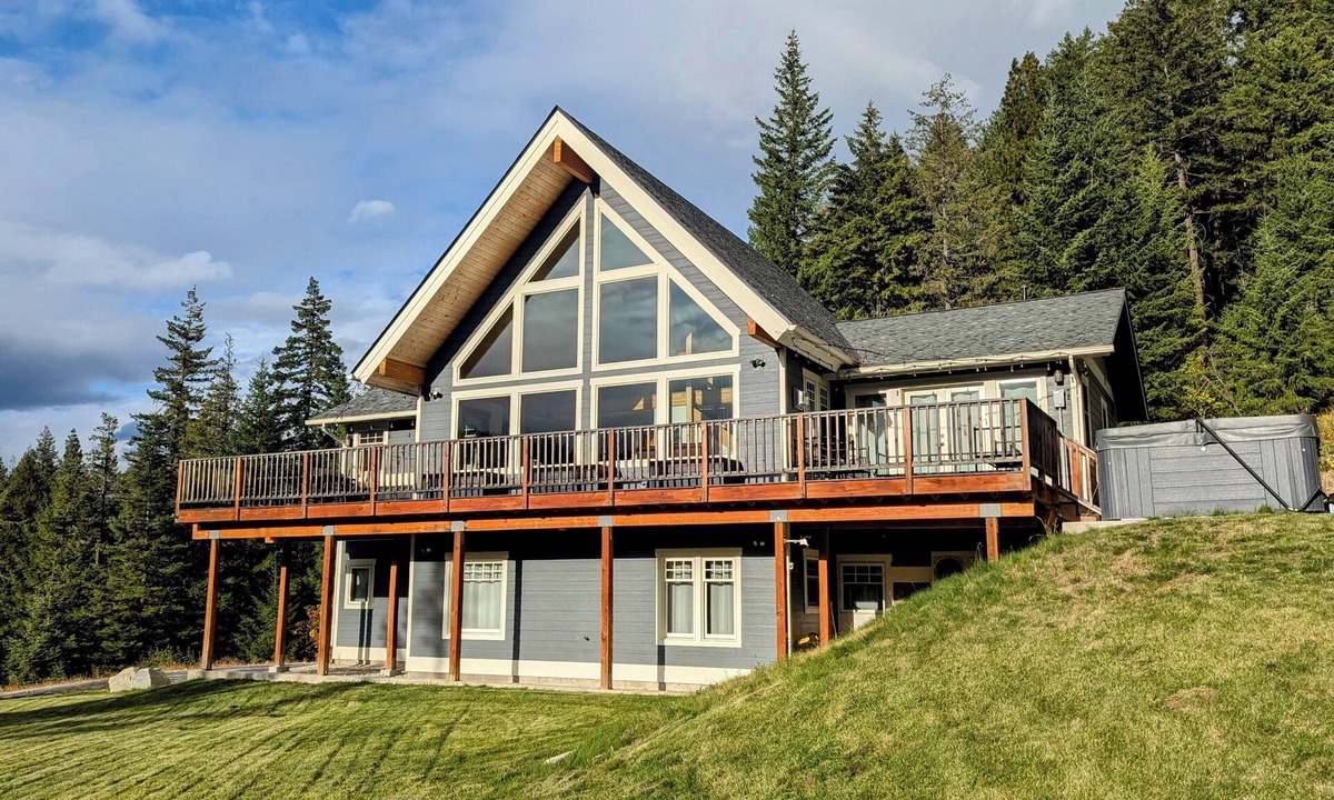 Leavenworth House | Leavenworth Private 5 acre Mountain Vista Retreat