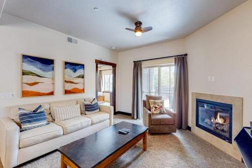 Bear Hollow Village House | Light-filled condo near Canyons Village with mountain view pool & hot tubs