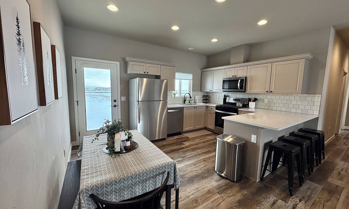 Pinedale House | Little Peaks - small, cozy home with beautiful mountain views!