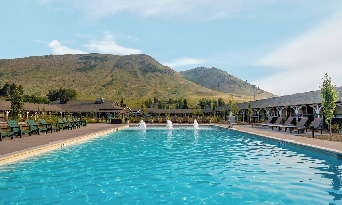 Jackson Hotel | Lodge-Style Property with Relaxing All-Season Pool, Hot Tub, Fire Pits & Parking