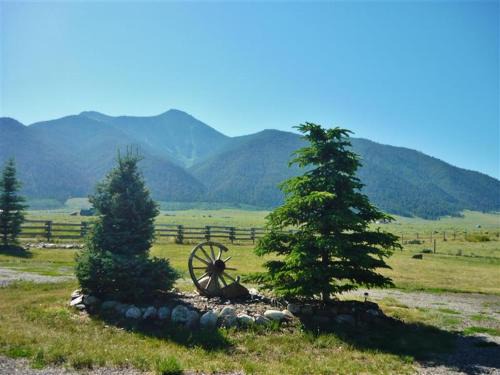 Cameron House | Log Cabin Cameron, South Madison River Area