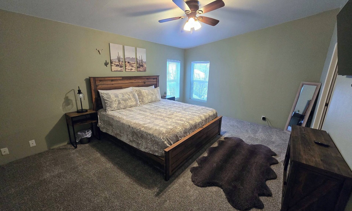 Lava Hot Springs House | Lookout Lodge, cozy retreat steps to Main St & hot pools! Views & a pool table!