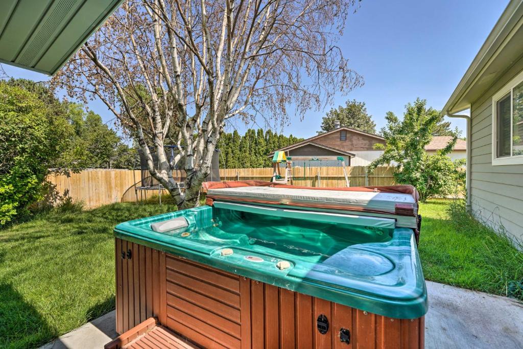 Twin Falls House | Lovely Twin Falls Home w/Private Hot Tub!