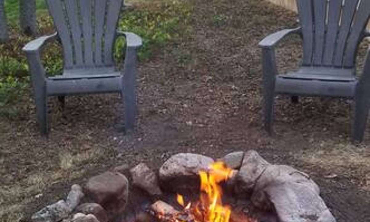 Layton House | LRG Pet Friendly 2BD/2BA Sleeps 6 with Waffles