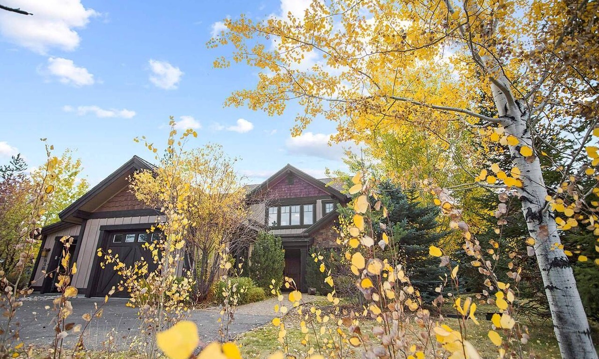 McCall House | Lux 4 Season Retreat! River Lodge w/Outdoor Pool, Sauna, & Gym! High End Furnishings Throughout!